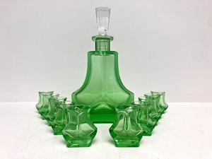 lot 219 image: Vintage Deco 1930s Green Crystal Decanter Set w10 Glass
