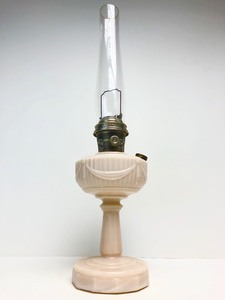 lot 235 image: Vintage Signed ALADDIN Alacite Lincoln Drape Oil Lamp