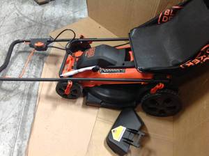 BLACKDECKER 20 in. 13-Amp Corded Electric Walk Behind Push Lawn Mower in good conditions