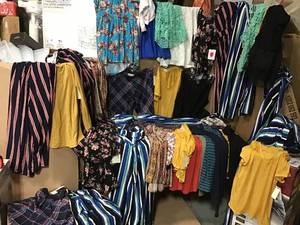 HUGE LOT OF WOMENS CLOTHES