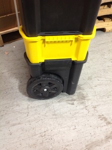 Stanley Essential 19 in. 3-in-1 Detachable Mobile Work Box missing one lach on the side please review the picture