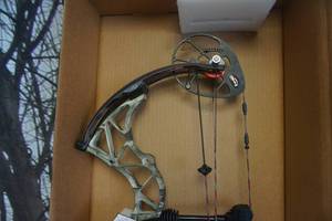lot 3 image: Bowtech Invasion Compound Bow