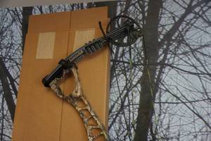 lot 8 image: Hoyt Alpha Max 32 Michael Waddell The Bone Collector Compound Bow