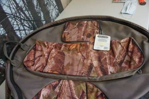 lot 33 image: Cross Brand High Def Camo Padded Cross Bow Case
