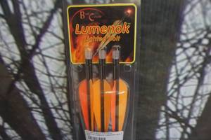 lot 37 image: Burt Coyote Easton 3 Pack Lumenok Carbon Cross Bow Bolts