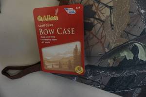 lot 173 image: Allen Model 614 Mossy Oak Camo Compound Boy Case