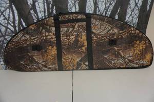 lot 175 image: .30.06 Outdoors Compound Bow Case