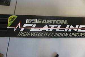 lot 271 image: Easton Flatline High Velocity 12 Pack Carbon Arrows