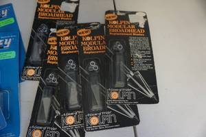 lot 368 image: Large Lot of Muzzy & Koplin Broad Head Replacement Blades