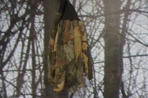 lot 467 image: White Water Outdoors Advantage Timber Camo Gloves