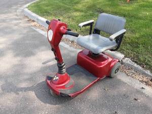 lot 2 image: Pride Victory 3-Wheel Power Scooter-Condition Unknown-Has No Power Cord