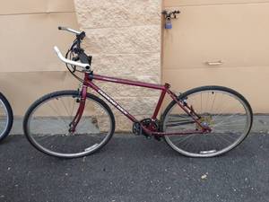 lot 8 image: Diamond Back Parkway 18-Speed Bike