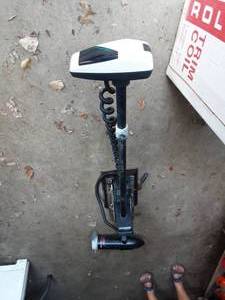 lot 33 image: Minnkota Trolling Motor 38 LB Thrust Trolling Motor (No Foot Pedal)
