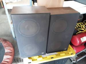 lot 41 image: Pair Of Hitachi Speakers P#6500143, Model SS95R