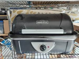 lot 45 image: Crock Pot BBQ Pit (Like New)