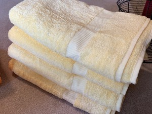 lot 200 image: Bath Sheets
