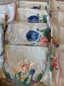lot 213 image: Lot of Beautiful Linens