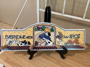 lot 218 image: Mary Engelbreit Clock and Peg Wall Shelf