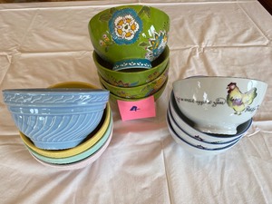 lot 4 image: Large Lot of Bowls