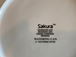 lot 15 image: Kitchen Dishes