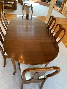 lot 69 image: Pennsylvania House Dining Table and Chairs