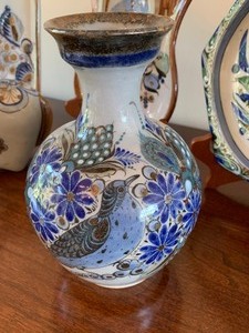 lot 77 image: Decorative Mexican Pottery Items