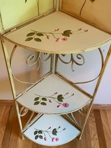 lot 88 image: Decorative Corner Shelf