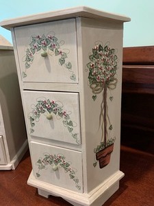 lot 95 image: Painted Table Top Home Decor
