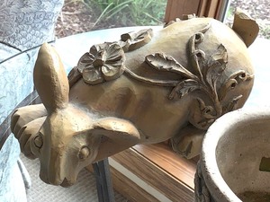 lot 117 image: Decorative Items