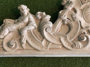 lot 122 image: Large Wall Decor