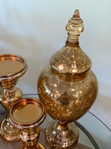 lot 134 image: Decorative Gold Accented Glassware Items