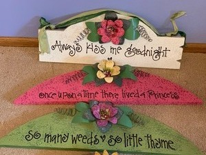lot 154 image: Decorative Wood Signs with Sayings