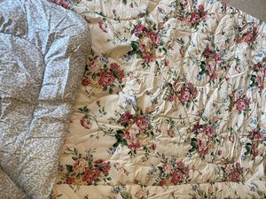 lot 199 image: Waverly King Size Comforter