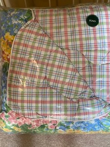 lot 198 image: Waverly King Size Comforter