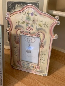 lot 224 image: Five Decorative Picture Frames
