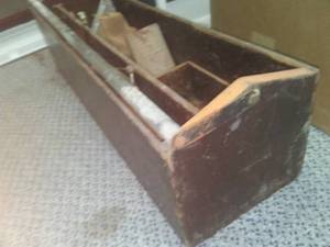 lot 3 image: Vintage tool box & tools