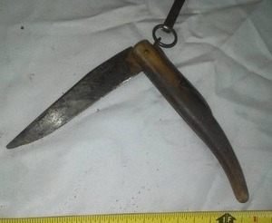 lot 6 image: Le Balkanique WWI French Military Issue Knife, jackknife plus 2.