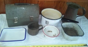 lot 17 image: Enamel ware, copper, tin.