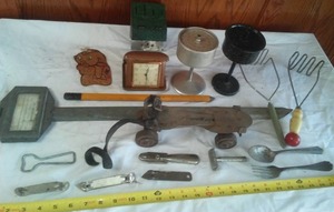 lot 21 image: Misc. Vintage Hamms Grain Belt, Gillette, Skelly, Phinney
