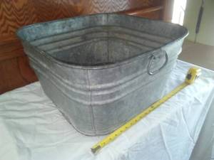 lot 47 image: Galvanized Bushel Basket