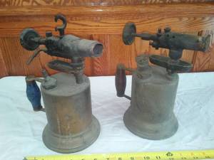 lot 48 image: 2 Brass Vintage Torches.