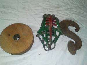 lot 80 image: Huge hay loft bale pulley with hook