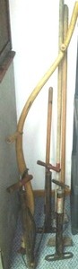lot 95 image: 3 hand air pumps, hoes and more.