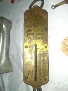 lot 108 image: Fishing gear - vintage, bamboo rod, 3 reels, net, rod & ice stick, brass scale.