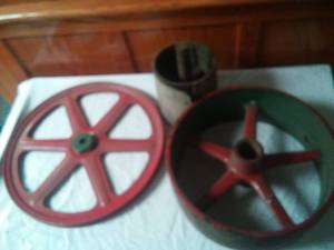 lot 109 image: Machinery pieces - old belt drive system, Great steampunk.
