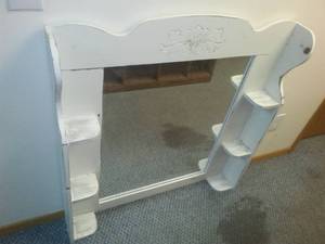 lot 171 image: Narrow Mirror hutch super cute,