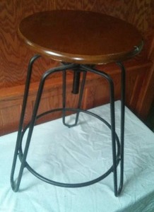 lot 190 image: Adjustable Height Stool retro look