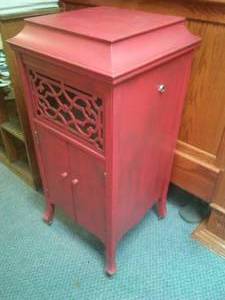 lot 192 image: Vintage phonograph cabinet dry bar, storage
