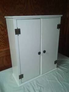 lot 196 image: Wood cabinet
