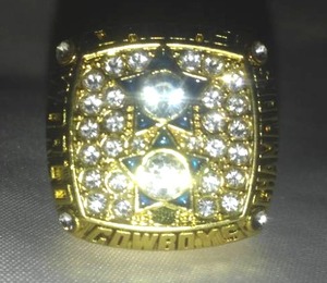 lot 73 image: Dallas Cowboy Super Bowl Ring